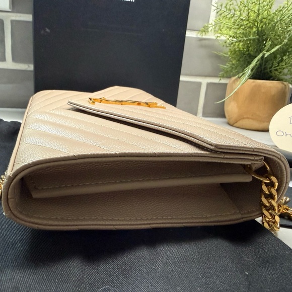 CLASSIC CASSANDRE Chain Wallet in Grain de Poudre Leather (Dark Beige) - Picture 4 of 15